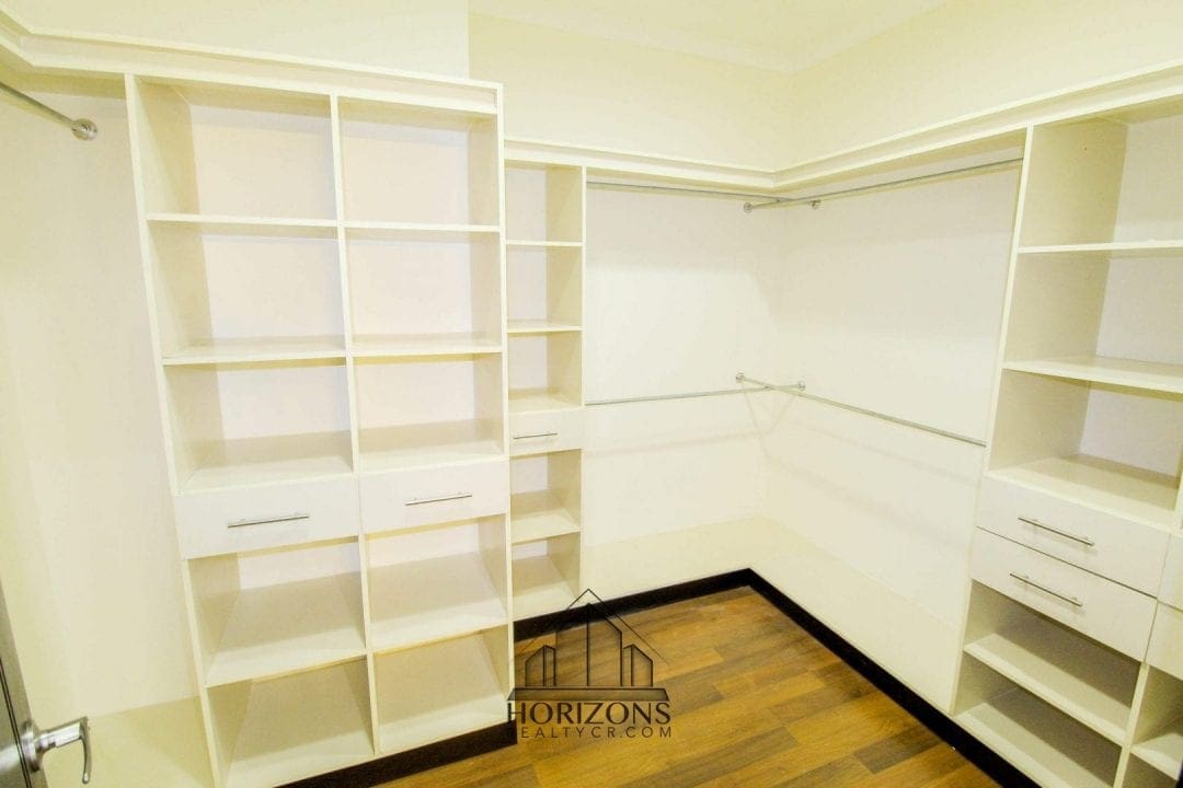 ALQUILER DE LUJOSA CASA EN SANTA ANA 4 HABITACIONES NOJ470