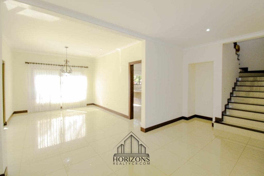 ALQUILER DE LUJOSA CASA EN SANTA ANA 4 HABITACIONES NOJ470