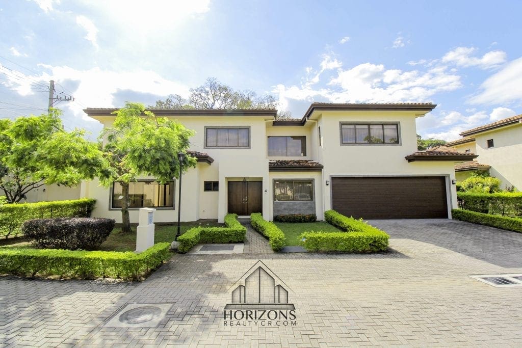Alquiler De Lujosa Casa En Santa Ana 4 Habitaciones Noj470