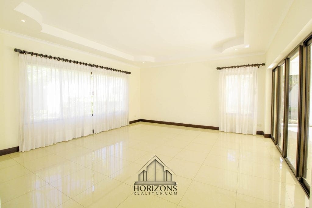 ALQUILER DE LUJOSA CASA EN SANTA ANA 4 HABITACIONES NOJ470