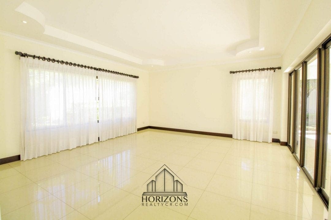 ALQUILER DE LUJOSA CASA EN SANTA ANA 4 HABITACIONES NOJ470