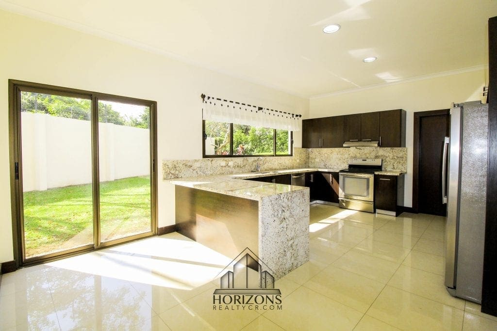 ALQUILER DE LUJOSA CASA EN SANTA ANA 4 HABITACIONES NOJ470