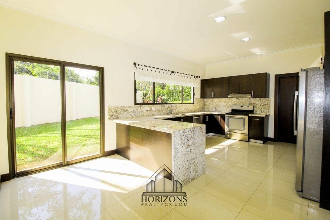 ALQUILER DE LUJOSA CASA EN SANTA ANA 4 HABITACIONES NOJ470