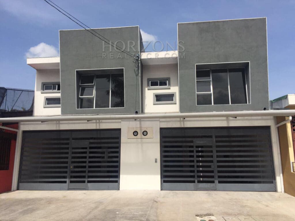 Casa Independiente En Venta En Rohrmoser San José 3 Habitaciones Con Patio Y Cochera Para 2 Vehículos Nja892