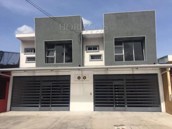 Casa Independiente En Venta En Rohrmoser San José 3 Habitaciones Con Patio Y Cochera Para 2 Vehículos Nja892