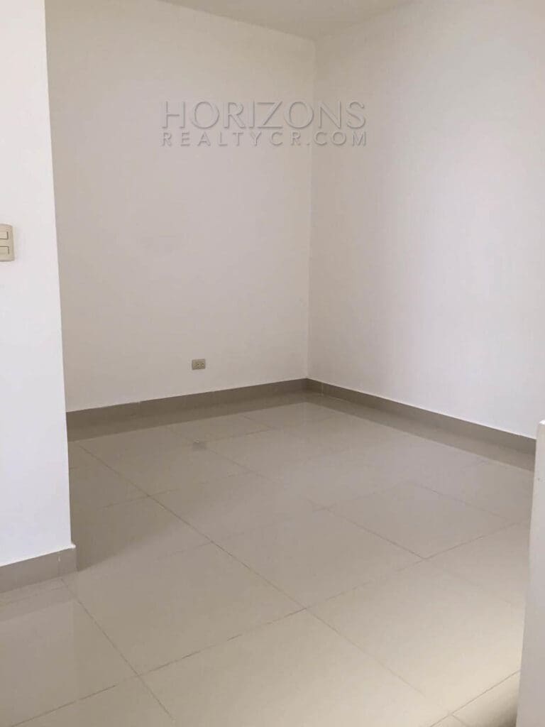 Casa Independiente en Venta en Rohrmoser San José 3 Habitaciones con Patio y Cochera para 2 Vehículos NJA892