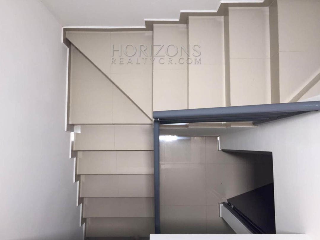Casa Independiente en Venta en Rohrmoser San José 3 Habitaciones con Patio y Cochera para 2 Vehículos NJA892