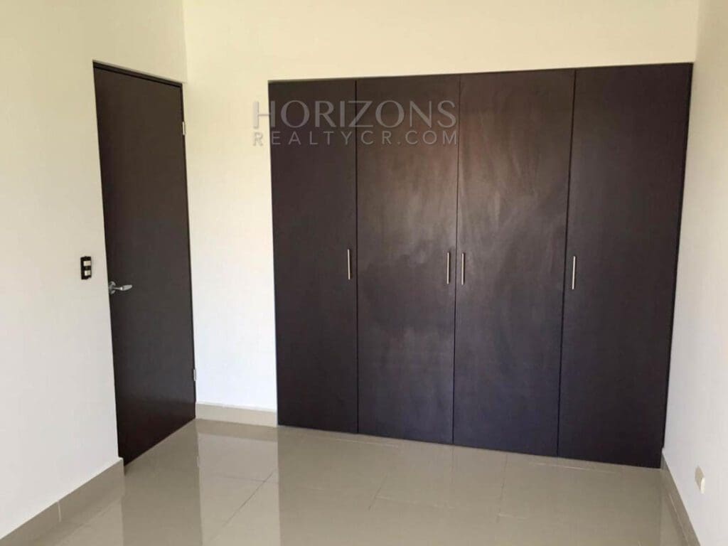 Casa Independiente en Venta en Rohrmoser San José 3 Habitaciones con Patio y Cochera para 2 Vehículos NJA892