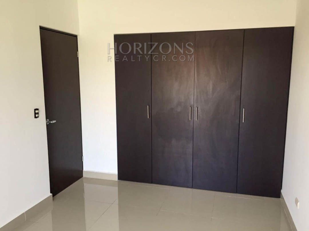 Casa Independiente en Venta en Rohrmoser San José 3 Habitaciones con Patio y Cochera para 2 Vehículos NJA892