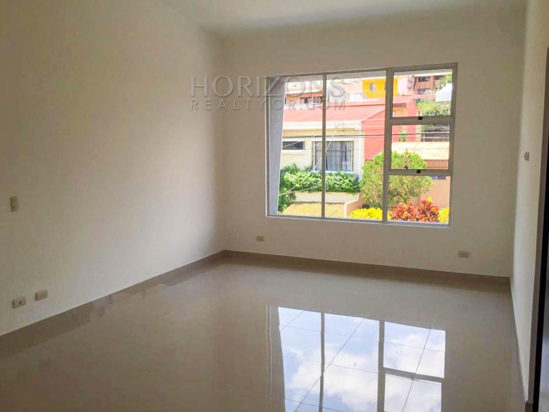 Casa Independiente en Venta en Rohrmoser San José 3 Habitaciones con Patio y Cochera para 2 Vehículos NJA892