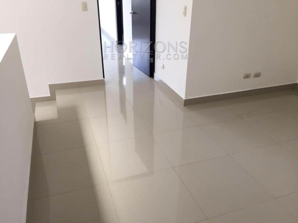 Casa Independiente en Venta en Rohrmoser San José 3 Habitaciones con Patio y Cochera para 2 Vehículos NJA892