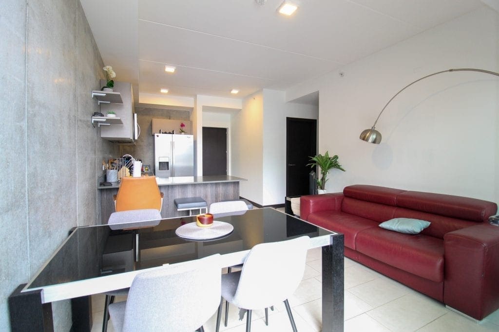 SE ALQUILA APARTAMENTO  2 HABITACIONES AMUEBLADO EN CONDOMINIO QBO NJJ27