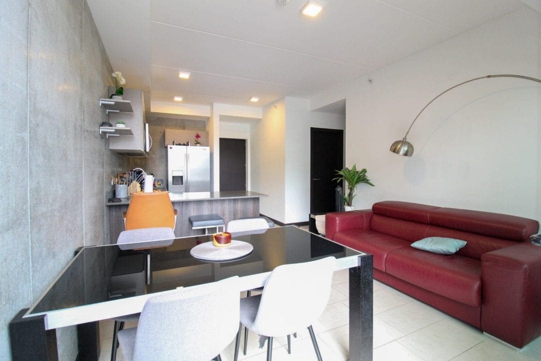 SE ALQUILA APARTAMENTO  2 HABITACIONES AMUEBLADO EN CONDOMINIO QBO NJJ27