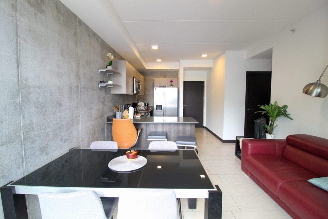 SE ALQUILA APARTAMENTO  2 HABITACIONES AMUEBLADO EN CONDOMINIO QBO NJJ27