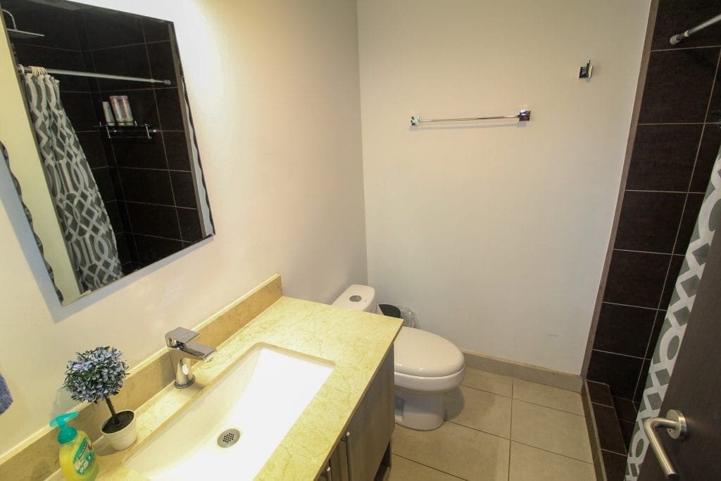 SE ALQUILA APARTAMENTO  2 HABITACIONES AMUEBLADO EN CONDOMINIO QBO NJJ27