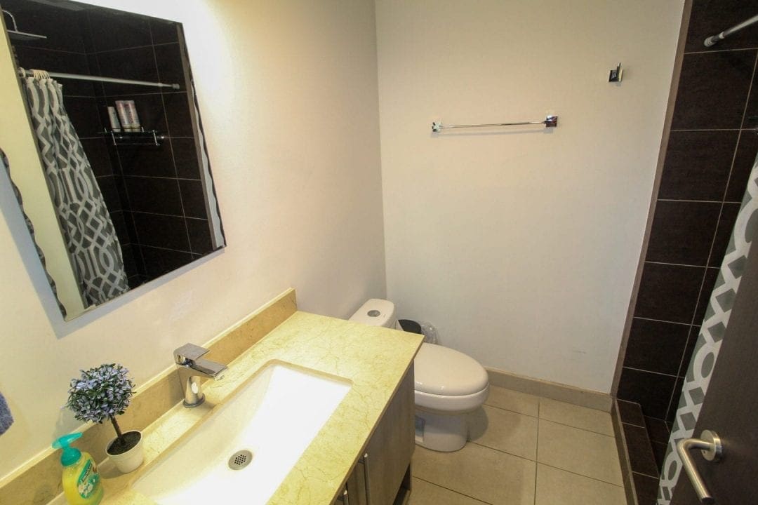 SE ALQUILA APARTAMENTO  2 HABITACIONES AMUEBLADO EN CONDOMINIO QBO NJJ27