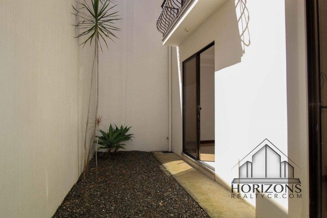 AMPLIA CASA EN AYARCO 3 HABITACIONES TERRAZA NJM24