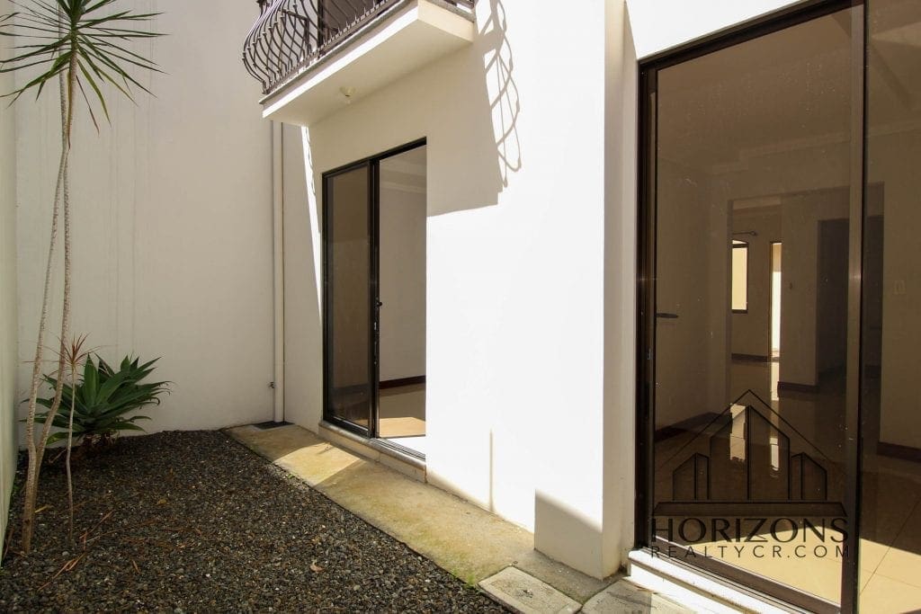 AMPLIA CASA EN AYARCO 3 HABITACIONES TERRAZA NJM24