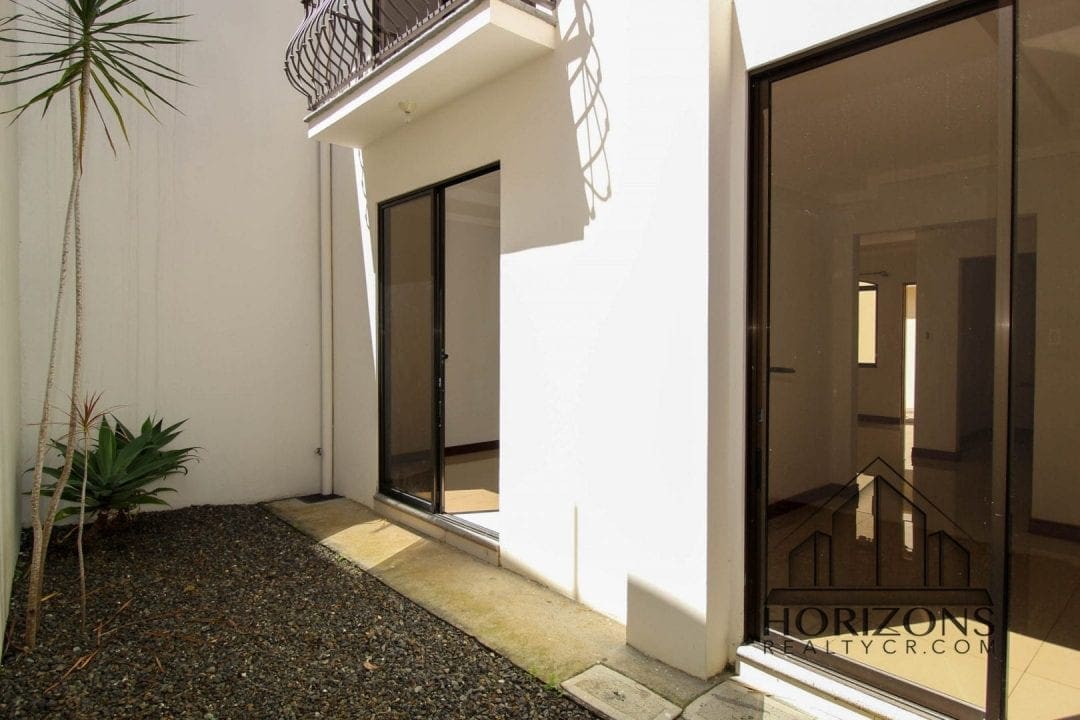 AMPLIA CASA EN AYARCO 3 HABITACIONES TERRAZA NJM24