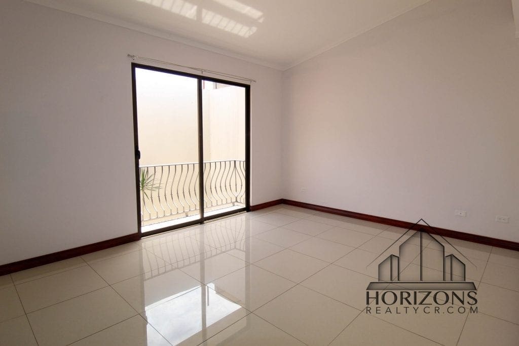 AMPLIA CASA EN AYARCO 3 HABITACIONES TERRAZA NJM24