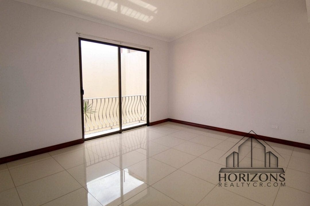 AMPLIA CASA EN AYARCO 3 HABITACIONES TERRAZA NJM24
