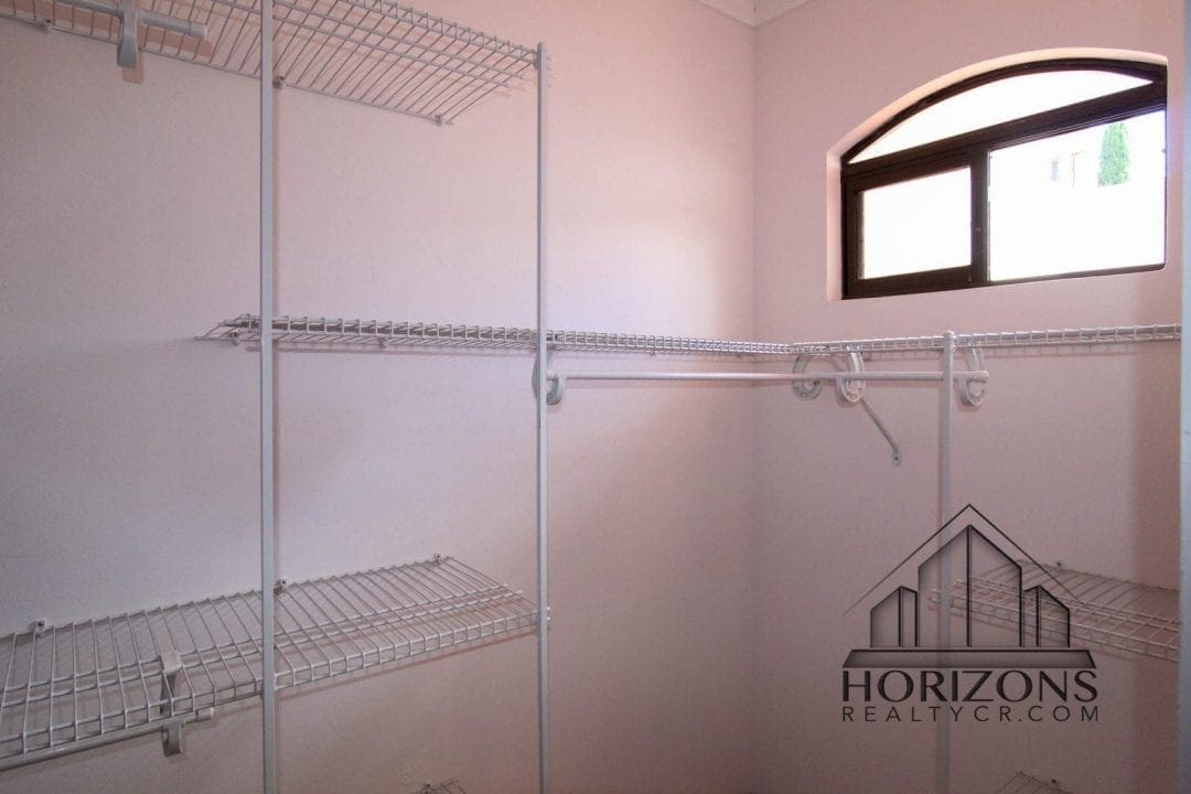 AMPLIA CASA EN AYARCO 3 HABITACIONES TERRAZA NJM24