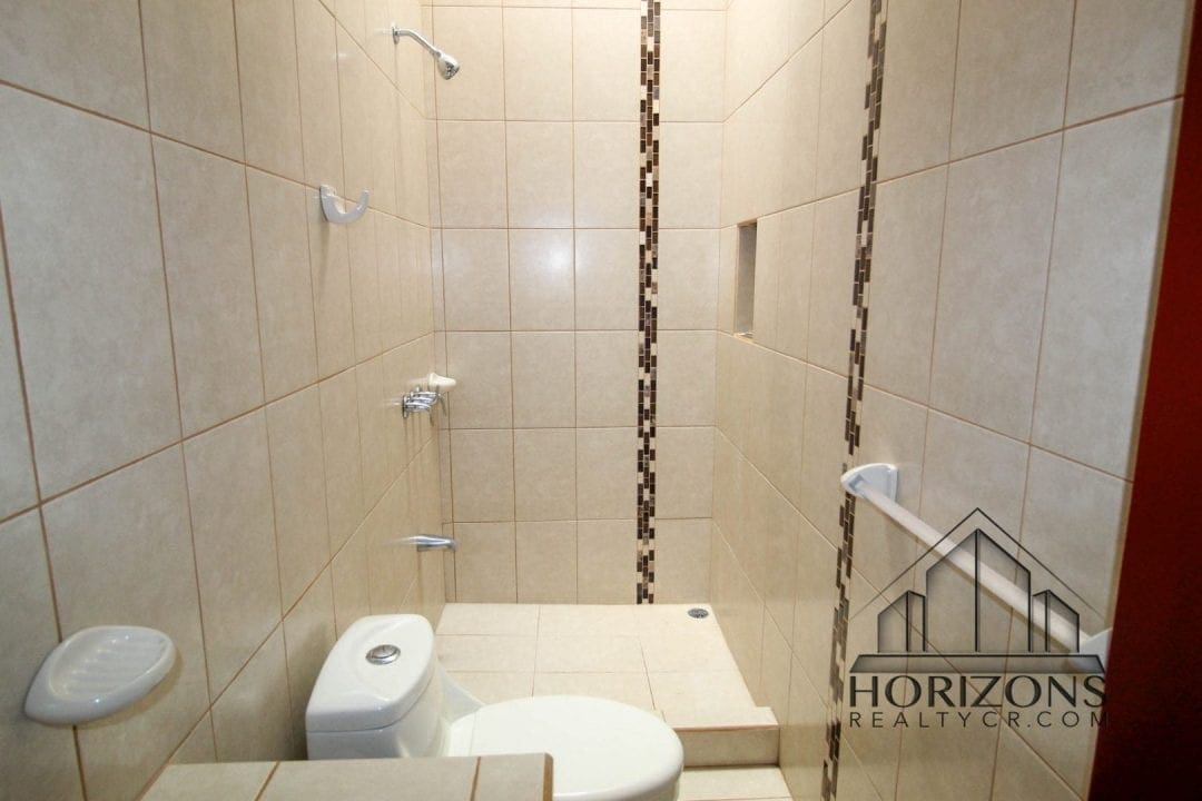 AMPLIA CASA EN AYARCO 3 HABITACIONES TERRAZA NJM24