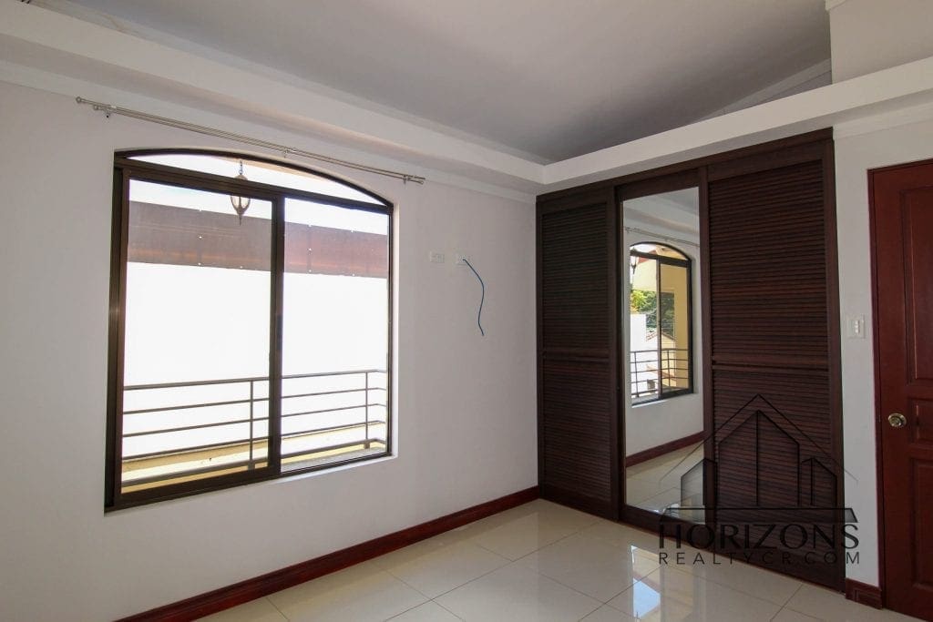 AMPLIA CASA EN AYARCO 3 HABITACIONES TERRAZA NJM24