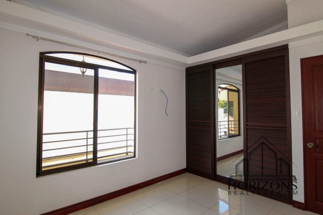 AMPLIA CASA EN AYARCO 3 HABITACIONES TERRAZA NJM24
