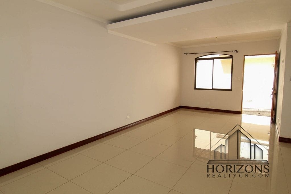 AMPLIA CASA EN AYARCO 3 HABITACIONES TERRAZA NJM24