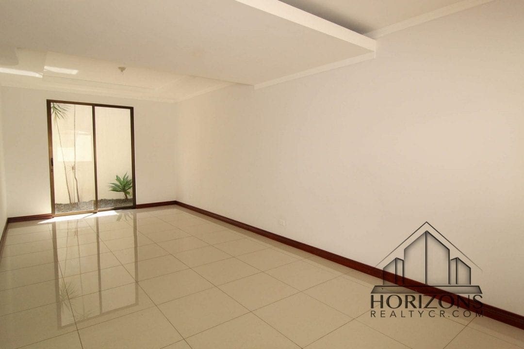 AMPLIA CASA EN AYARCO 3 HABITACIONES TERRAZA NJM24