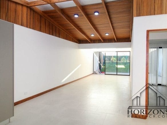 Sabanilla Una Planta 2 Dormitorios 2 Baños / Patio Njm28