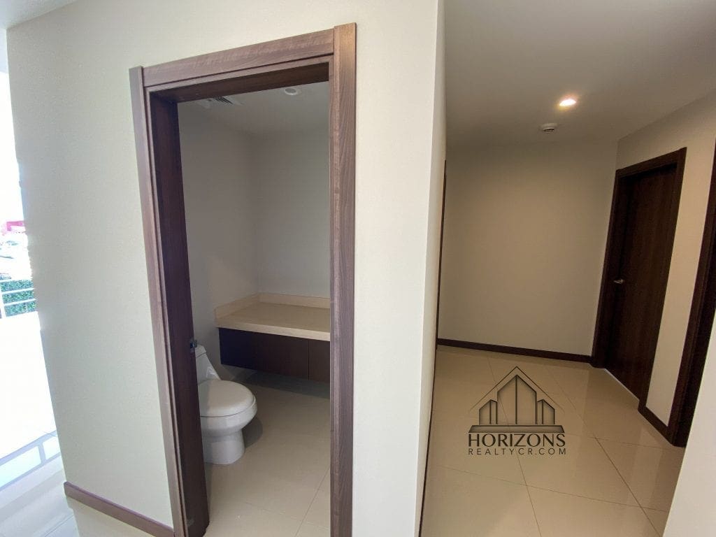 Apartamento en Venta en San Pedro, Montes de Oca – 2 Habitaciones, Nivel 4, a 1.7 km de Rotonda de la Bandera NJA907