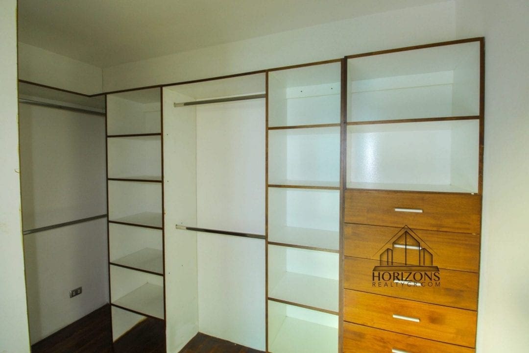Apartamento con rooftop privado en Guachipelín - walk-in closet