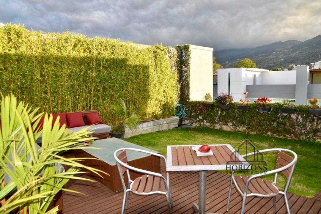 Apartamento con rooftop privado en Guachipelín - rooftop con vista a las montañas