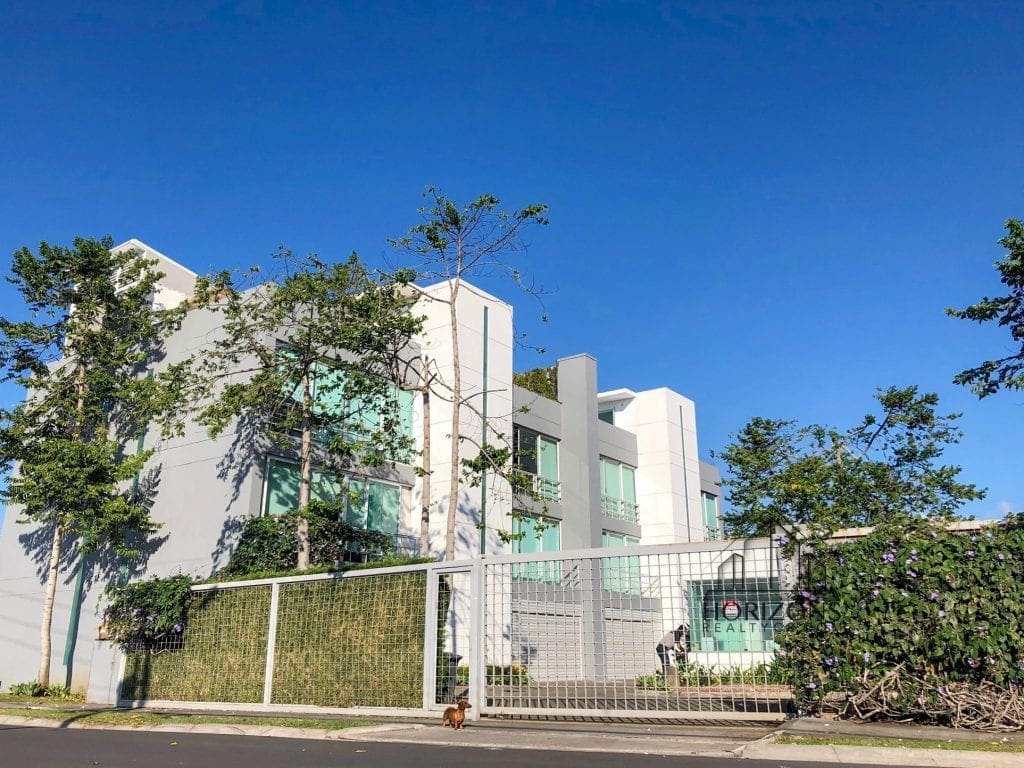 Apartamento con rooftop privado en Guachipelín - condominio en Guachipelín