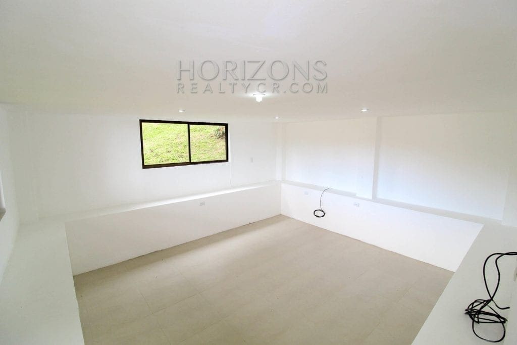 CASA EN TERRENO DE 1,439 M² CON VISTA A LAS MONTAÑAS Y SEGURIDAD TRES RIOS CARTAGO – NOJ495