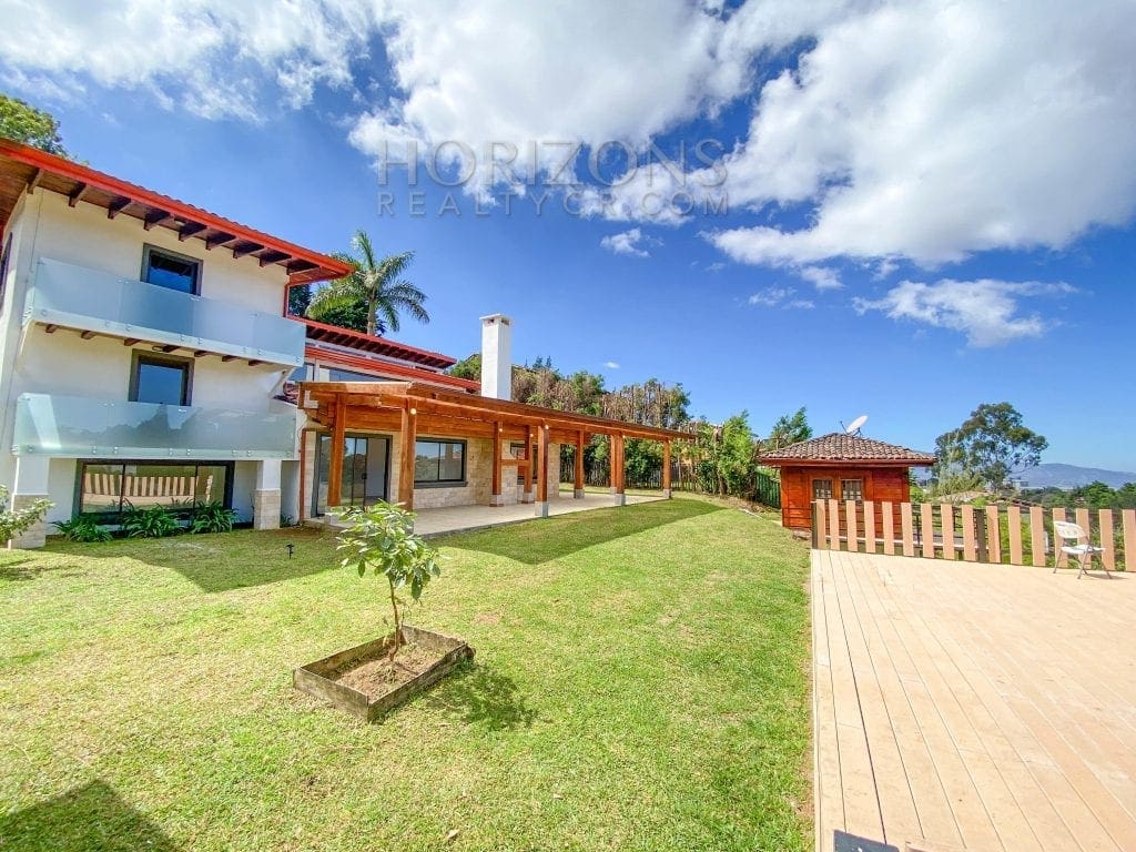 Casa En Terreno De 1,439 M² Con Vista A Las Montañas Y Seguridad Tres Rios Cartago – Noj495