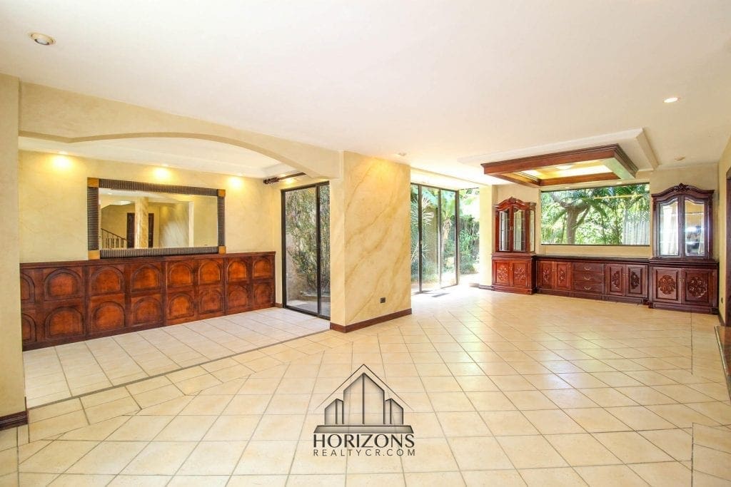 AMPLIA CASA EN ESCAZU INCLUYE LINEA BLNACA – 3 HABITACIONES PATIO NOJ501