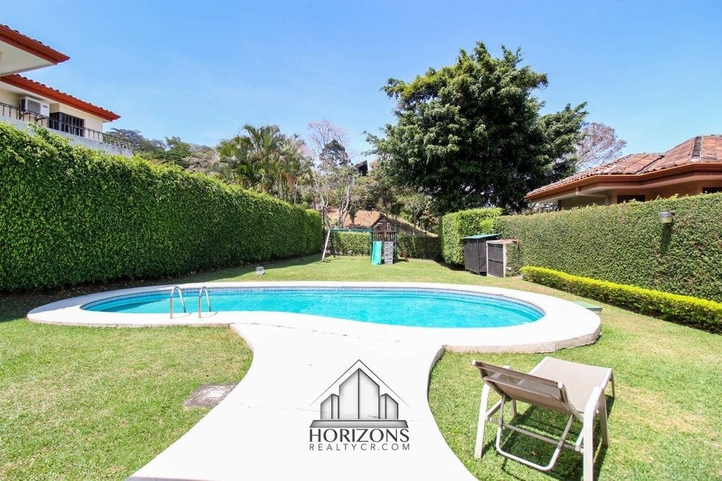 AMPLIA CASA EN ESCAZU INCLUYE LINEA BLNACA – 3 HABITACIONES PATIO NOJ501