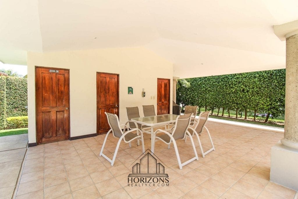 AMPLIA CASA EN ESCAZU INCLUYE LINEA BLNACA – 3 HABITACIONES PATIO NOJ501