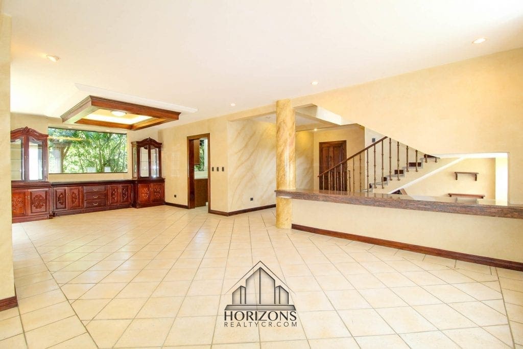 AMPLIA CASA EN ESCAZU INCLUYE LINEA BLNACA – 3 HABITACIONES PATIO NOJ501