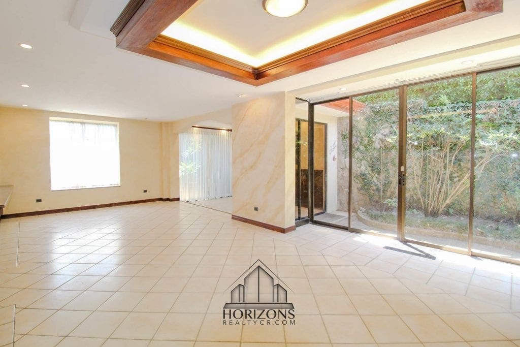 AMPLIA CASA EN ESCAZU INCLUYE LINEA BLNACA – 3 HABITACIONES PATIO NOJ501
