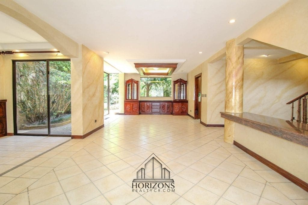 AMPLIA CASA EN ESCAZU INCLUYE LINEA BLNACA – 3 HABITACIONES PATIO NOJ501