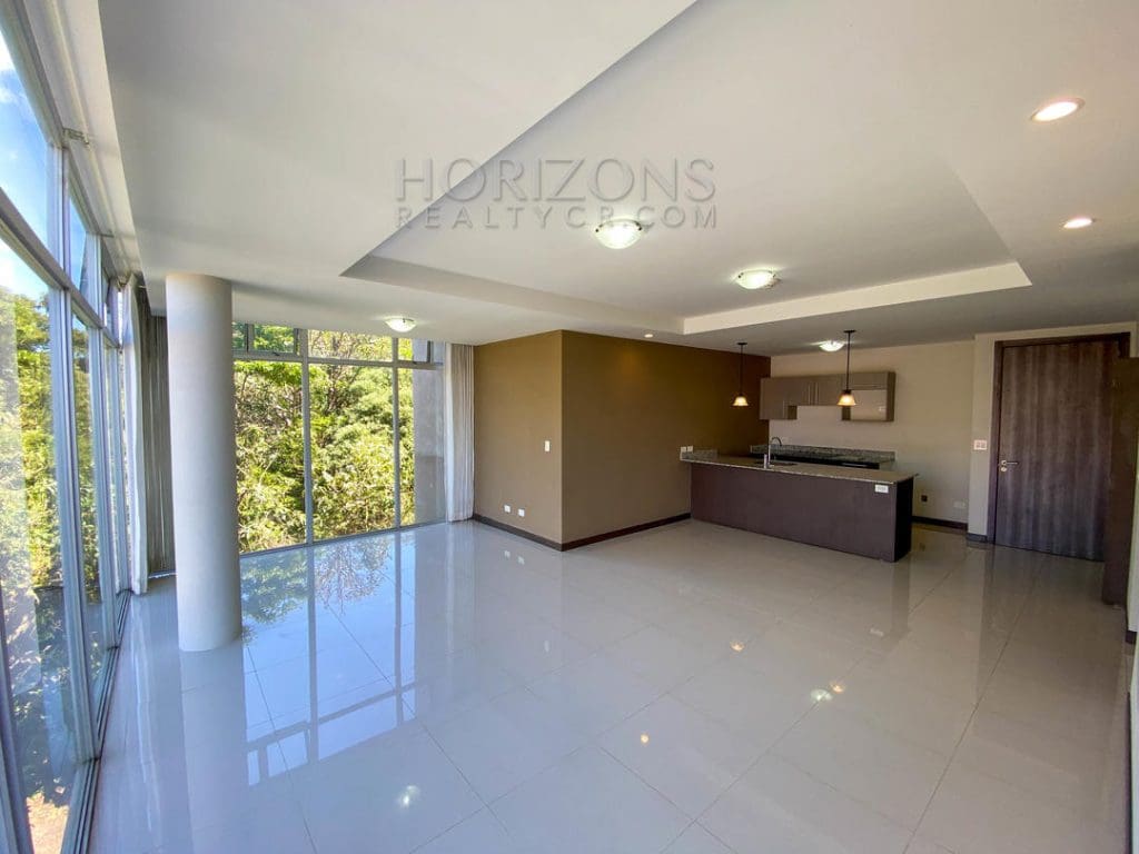 AMPLIO APARTAMENTO CONTEMPORANEO A 1.7 KM DE ROTONDA BANDERA nja908