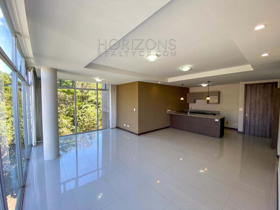 AMPLIO APARTAMENTO CONTEMPORANEO A 1.7 KM DE ROTONDA BANDERA nja908