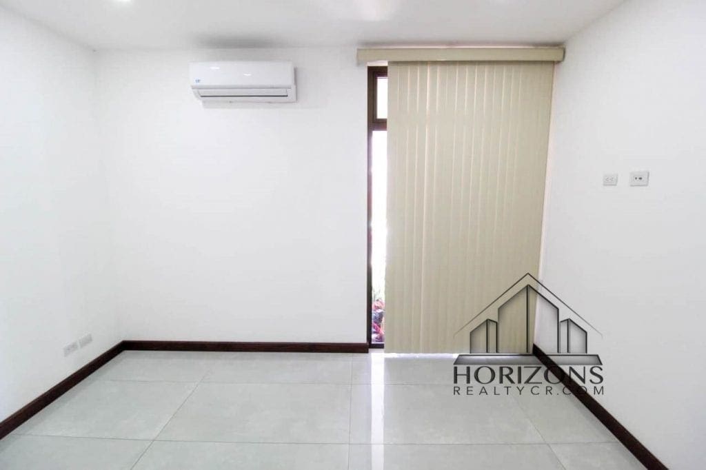 CASA CONTEMPORÁNEA AMPLIA ZONA VERDE EN CONDOMINIO NJM20