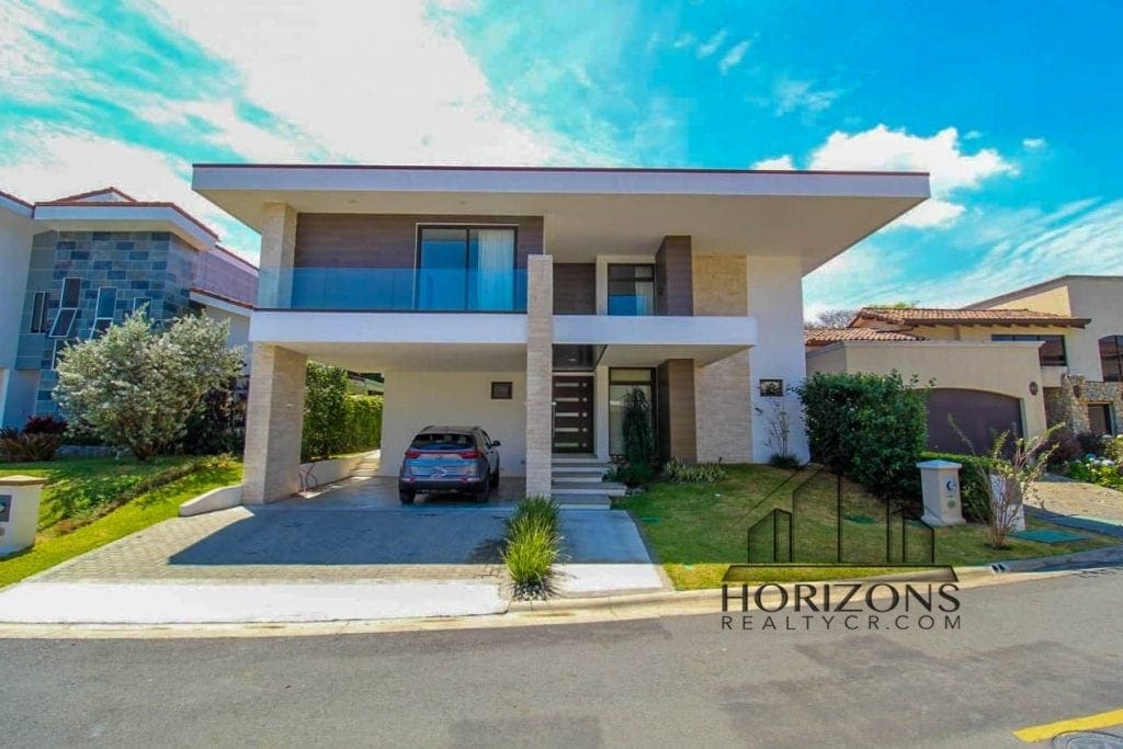 CASA CONTEMPORÁNEA AMPLIA ZONA VERDE EN CONDOMINIO NJM20