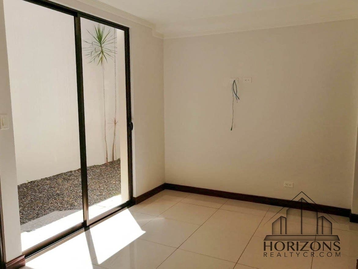 AMPLIA CASA EN AYARCO 3 HABITACIONES TERRAZA NJM24