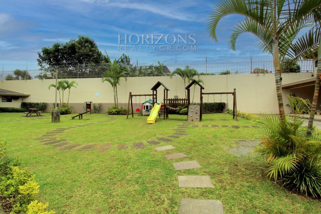 Se Vende Casa en San Pedro en Condominio 4 Habitaciones Vitas a las Montañas NJA692